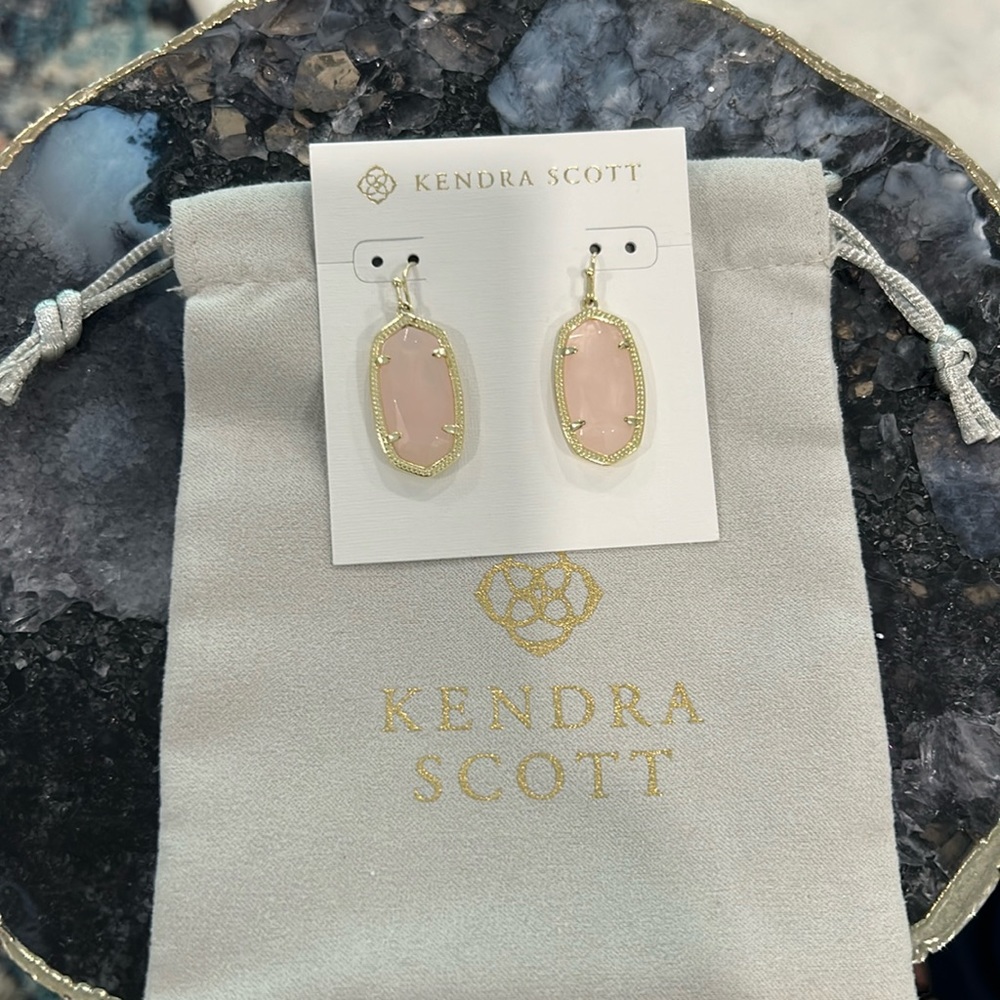 Kendra Scott Elle Gold Drop Earrings in Rose Quartz